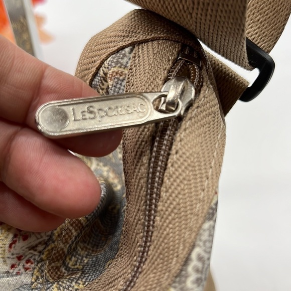 LeSportsac Large Gray Printed Hobo Nylon Crossbody Bag. NYB1719 - Picture 5 of 10